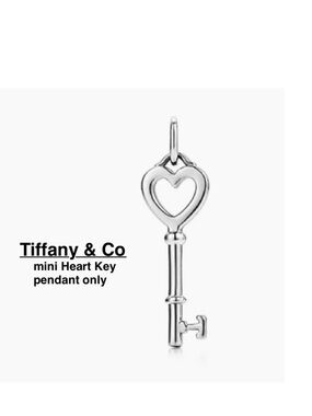 Tiffany & Co key pendant -mini Heart Key pendant only in Silver,  ⭐️⭐️⭐️⭐️⭐️